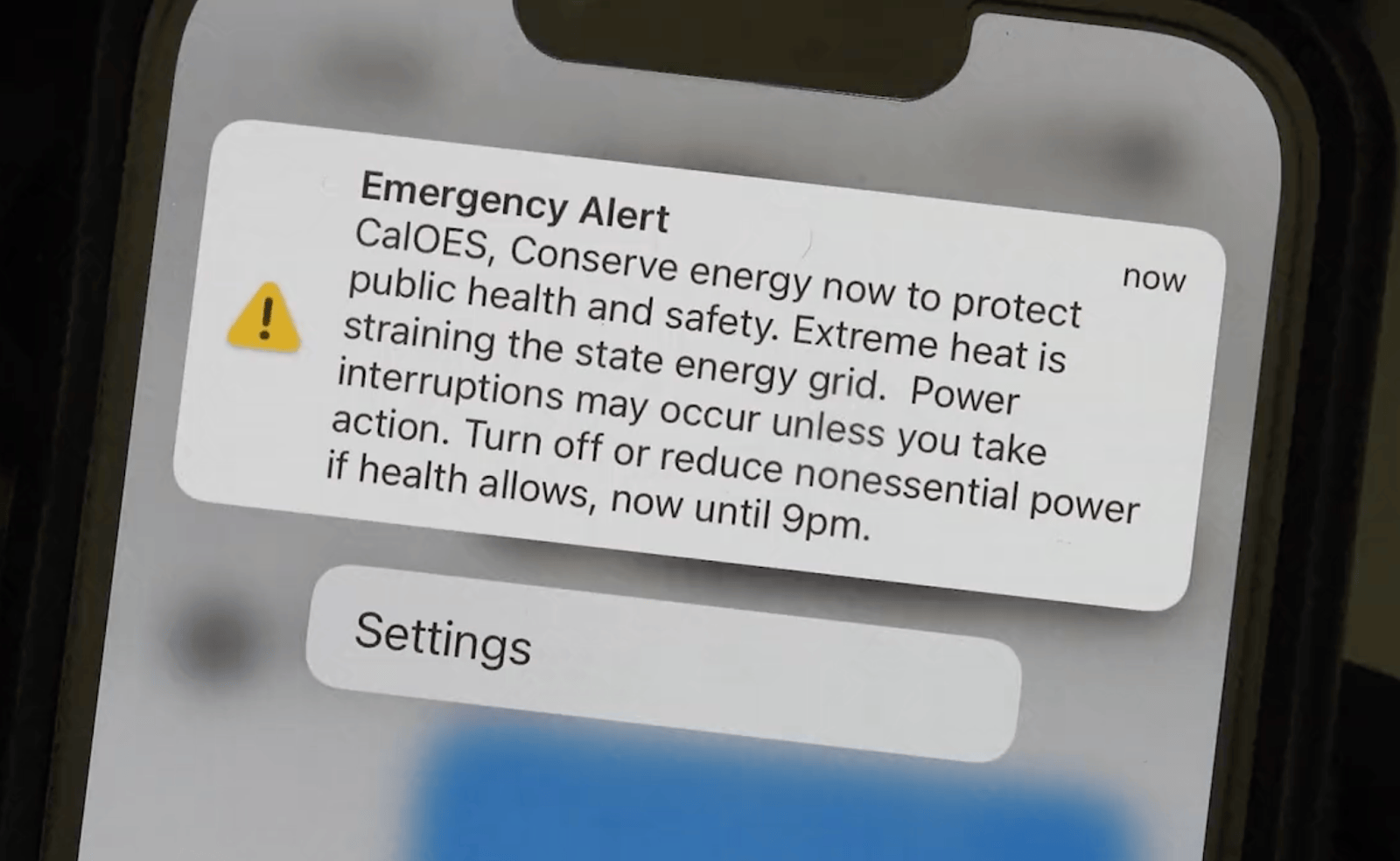 Phone Displaying And Emergency Alert Notification From Caloes To Conserve Energy During Extreme Heat